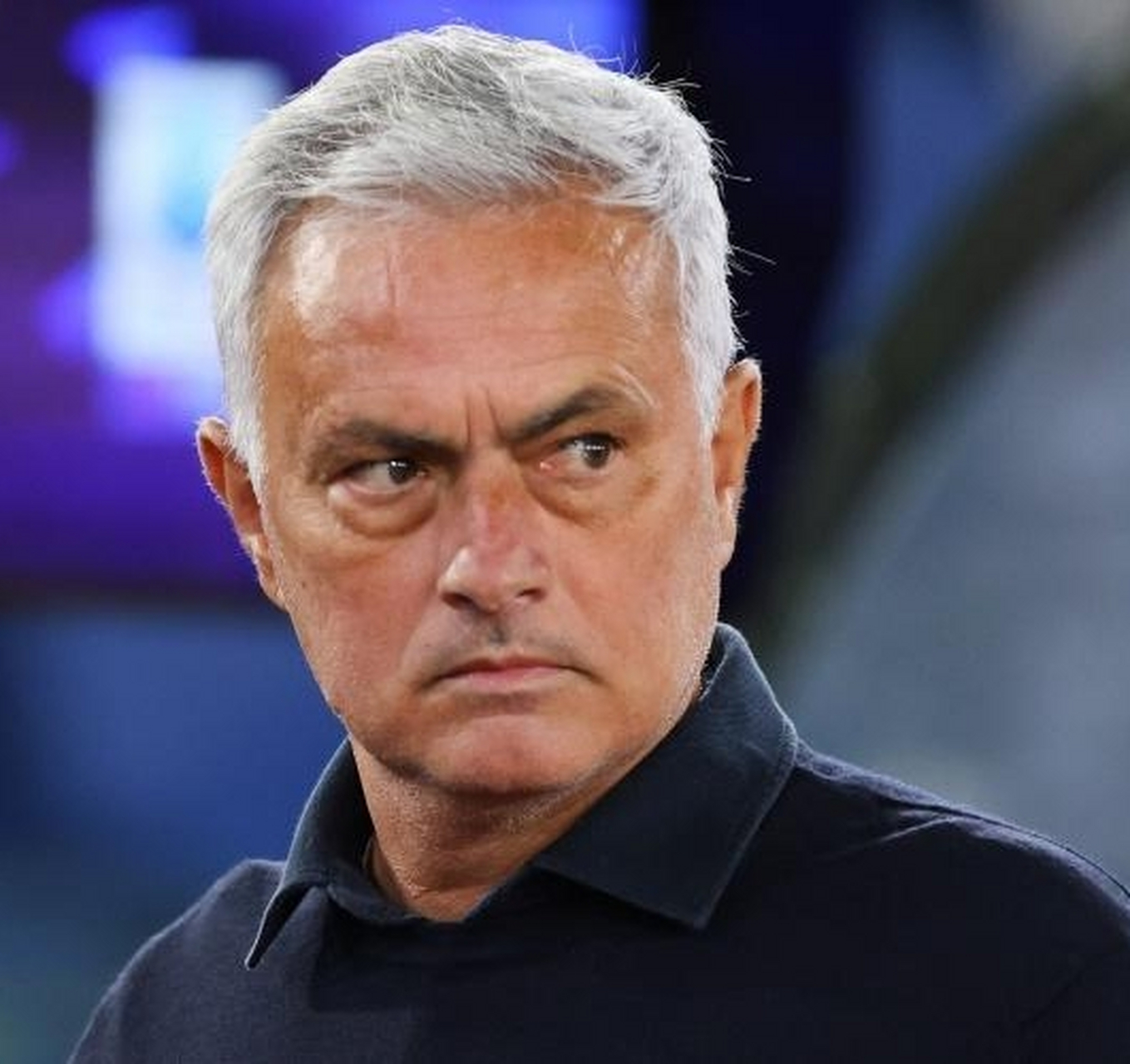 包含热那亚球队连续输球，主教练面临严重压力的词条