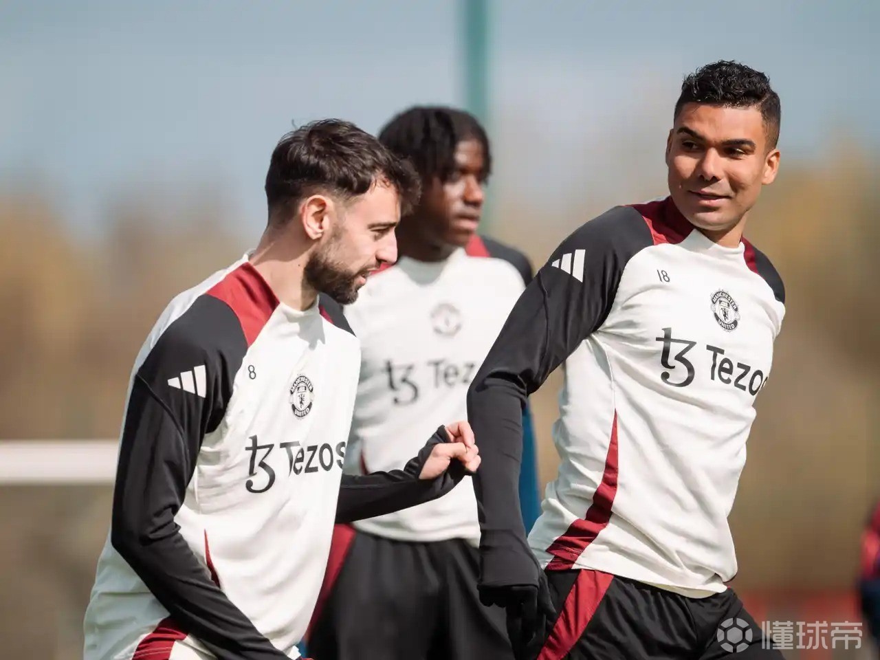 曼联主教练训练球员备战国际比赛 曼联主教练训练球员备战国际比赛