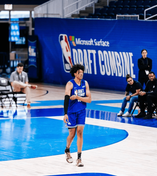 包含卫冕冠军再夺头彩，球队实力暴涨的词条