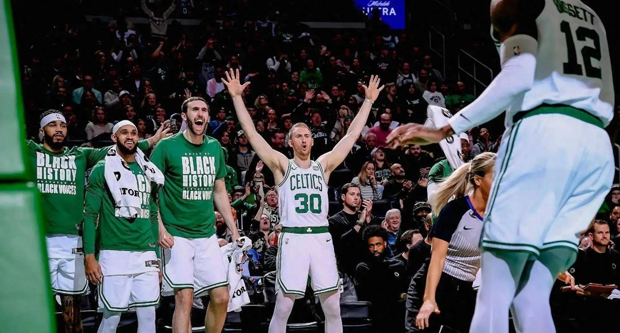 关于卫冕冠军复出神勇表现，球队冠军气息浓厚的信息