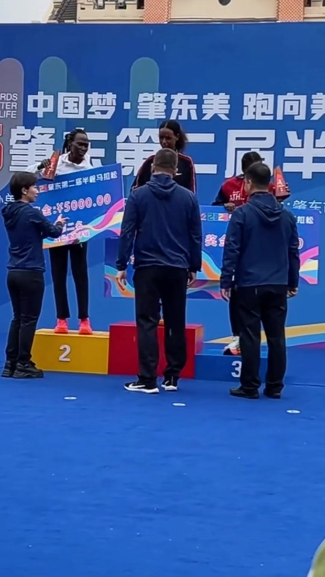 开云体育app-包含强强对决，决出胜负，展现出的是体育精神的词条