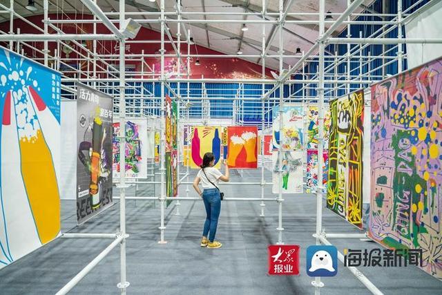 开云体育-比赛迎来高潮，欧预赛场外人潮汹涌的简单介绍