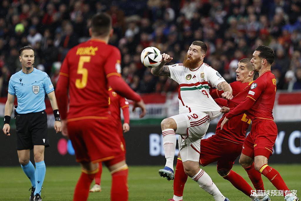 球队进攻端失误频现,战绩下滑明显 球队进攻端失误频现,战绩下滑明显