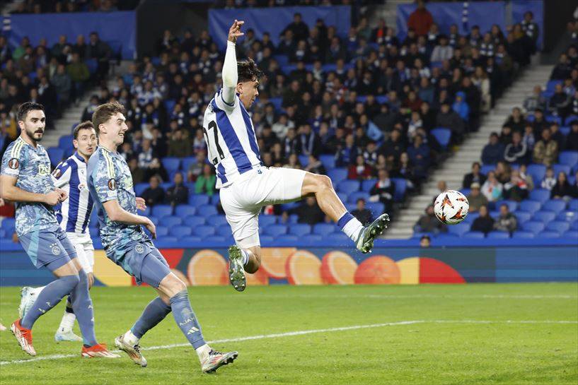 开云体育下载-拉齐奥主场大胜，球队士气高涨