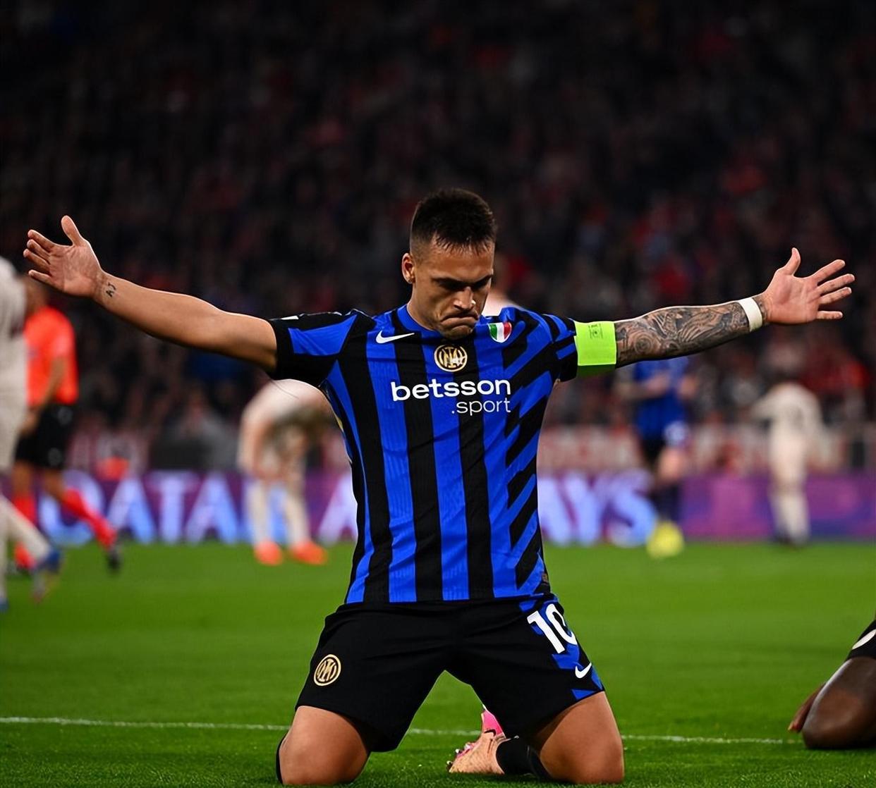 拜仁慕尼黑遗憾出局,欧冠征程留下遗憾 拜仁慕尼黑遗憾出局,欧冠征程留下遗憾