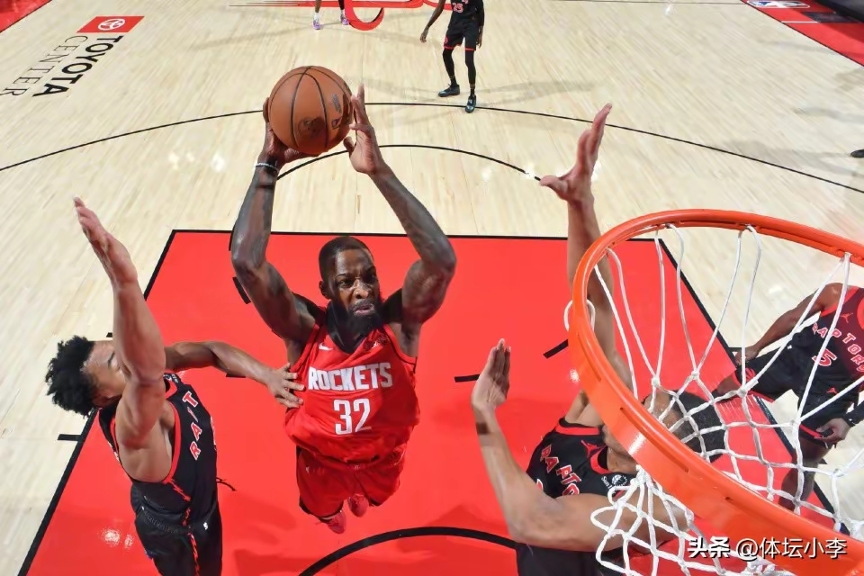 关于猛龙队主力球员空接暴扣,助球队逆转比分的信息 关于猛龙队主力球员空接暴扣,助球队逆转比分的信息