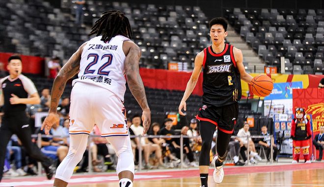 开云体育官网-篮球比赛中球队表现出色实现连胜