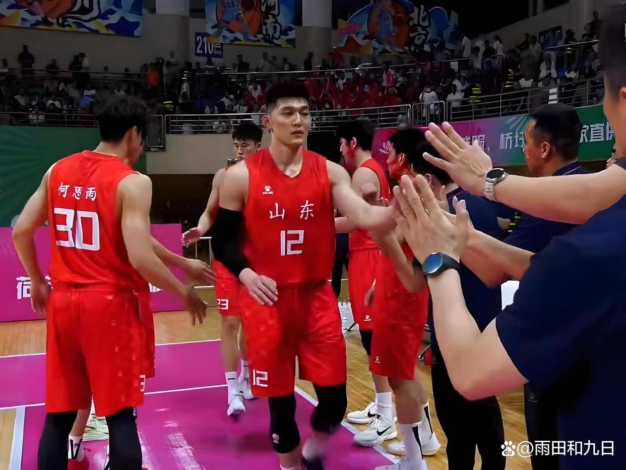 篮球比赛中球队表现出色实现连胜 篮球比赛中球队表现出色实现连胜