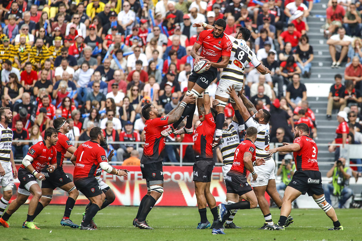 AC米兰主场落败,淘汰赛梦碎 AC米兰主场落败,淘汰赛梦碎