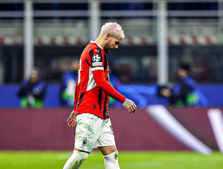 AC米兰主场落败,淘汰赛梦碎 AC米兰主场落败,淘汰赛梦碎