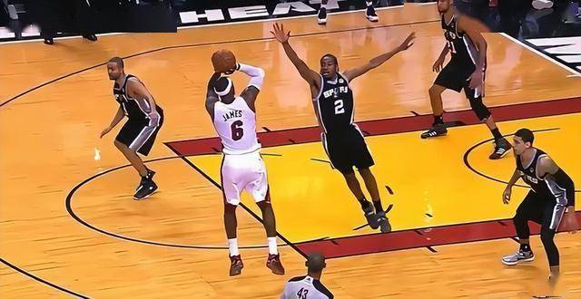 凯尔特人擒湖人,海沃德全场砍下25分 凯尔特人擒湖人,海沃德全场砍下25分