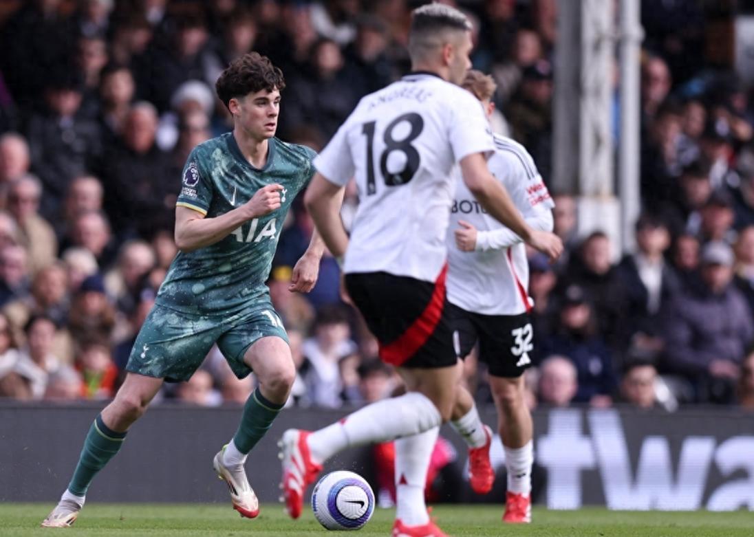 热刺实力全无，连续遭遇惨败