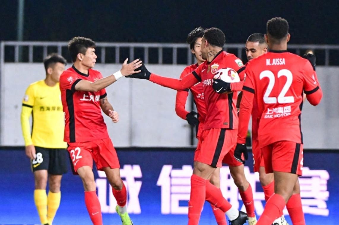 惊险胜利!中超球队晋级下一轮关键战 惊险胜利!中超球队晋级下一轮关键战