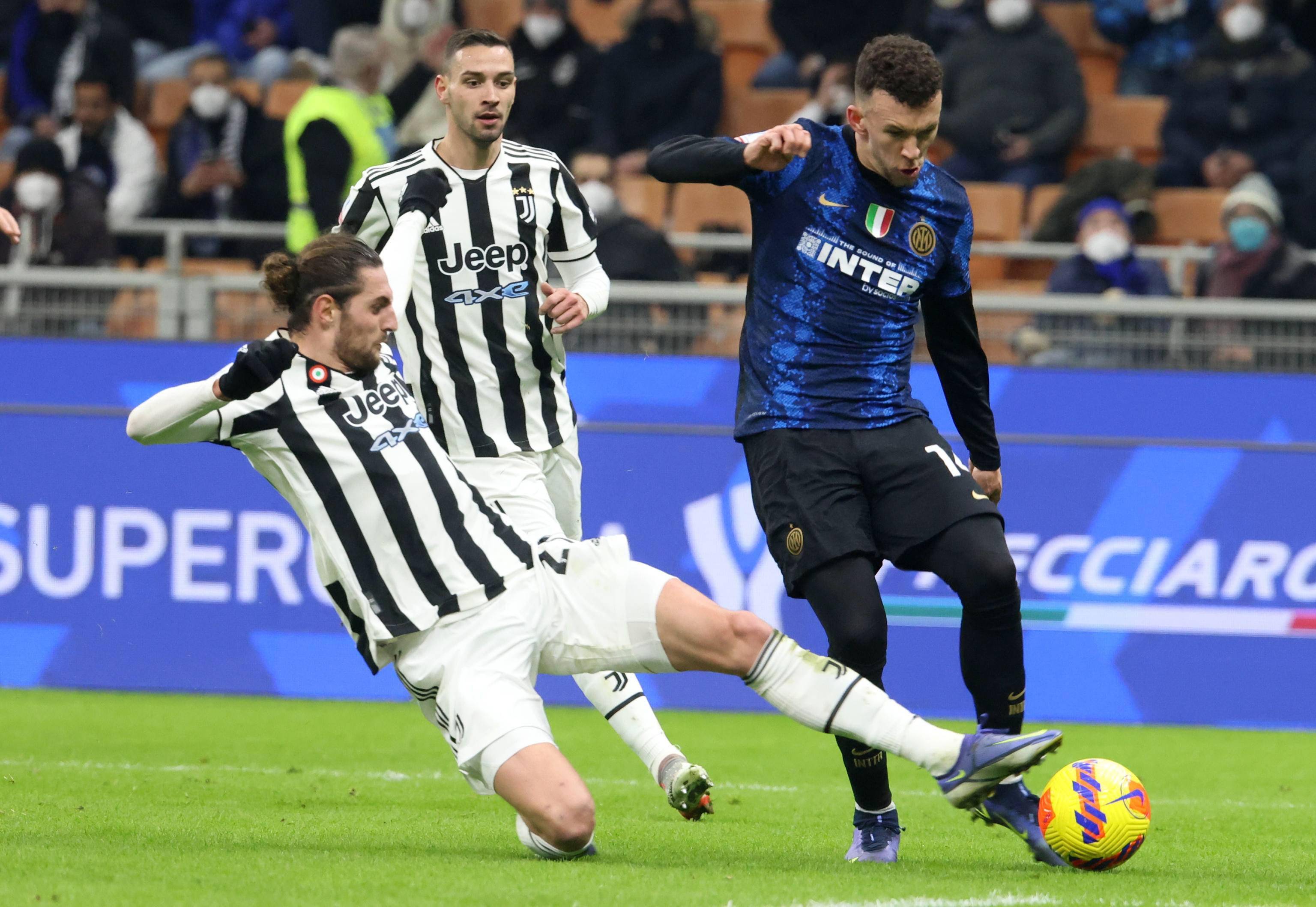 尤文图斯后卫受伤,主帅调整阵容 尤文图斯后卫受伤,主帅调整阵容