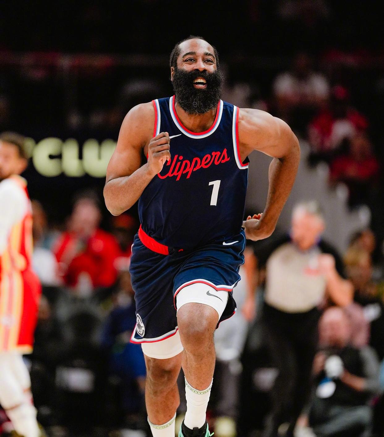 快船防守强化取得连胜,球队士气高涨 快船防守强化取得连胜,球队士气高涨