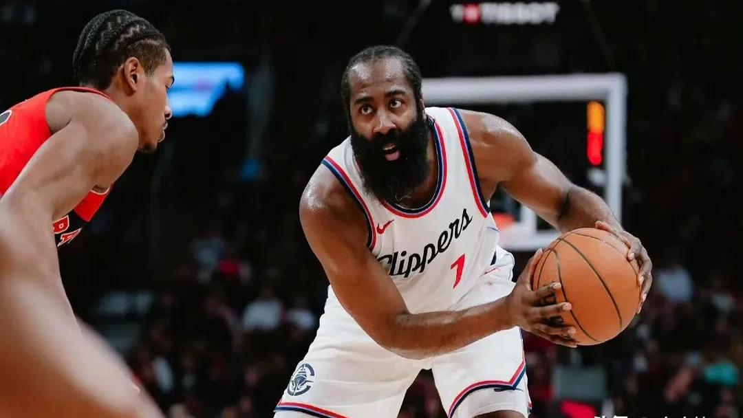 猛龙客场逆袭步行者,伦纳德大放异彩率队迎来胜利 猛龙客场逆袭步行者,伦纳德大放异彩率队迎来胜利