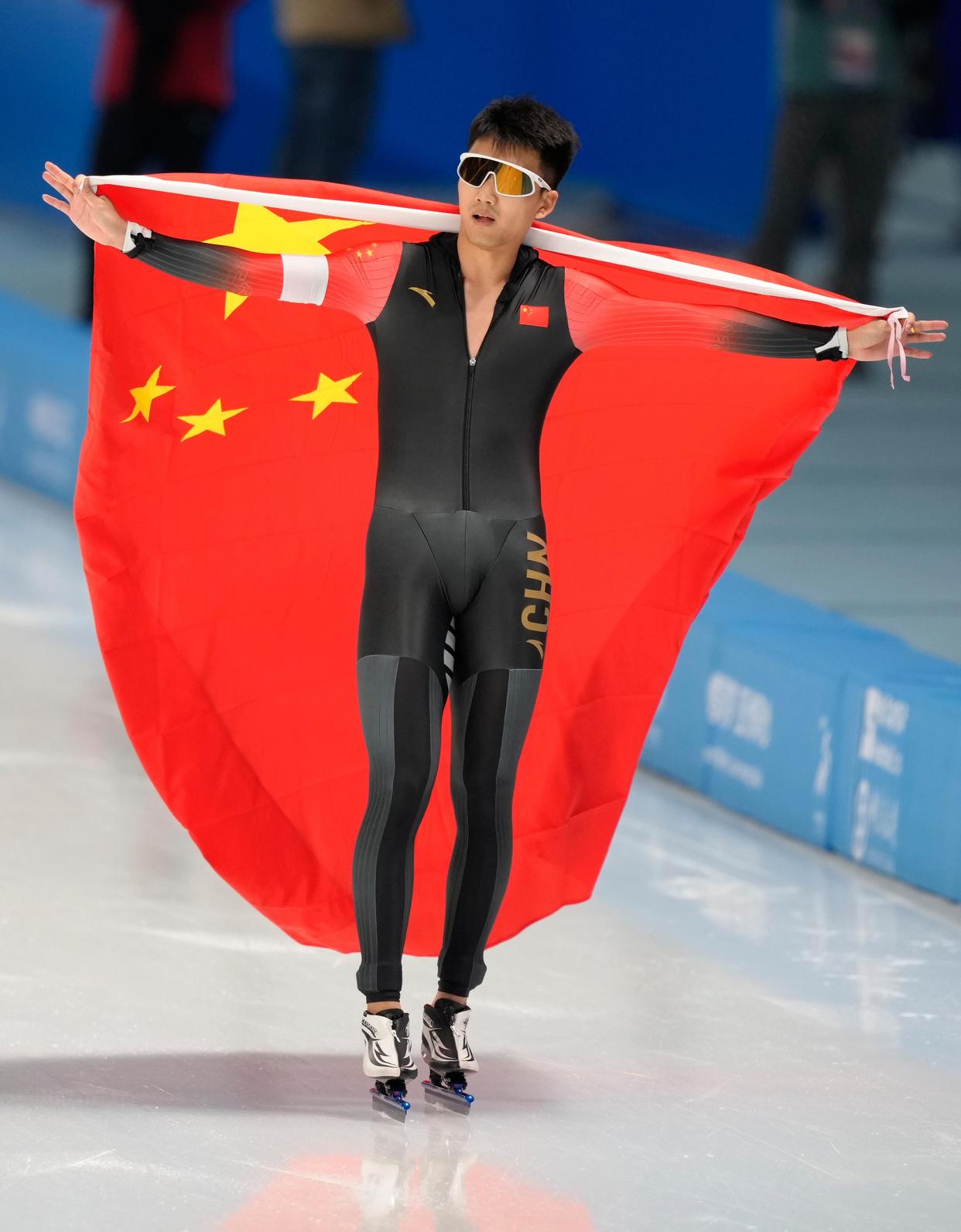 瑞典花样滑冰选手技艺高超，荣膺金牌