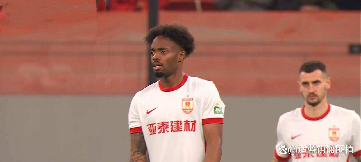 柯隆主力中场复出,助球队取得宝贵三分 柯隆主力中场复出,助球队取得宝贵三分