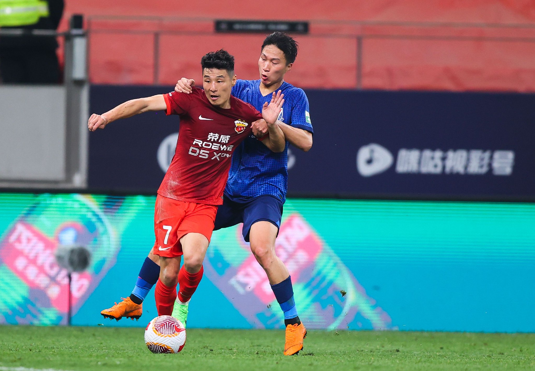 东亚德比烽火再起,上海德比引爆激情 东亚德比烽火再起,上海德比引爆激情