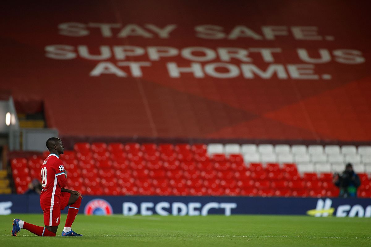 开云体育官方网站-利兹联主场逼平对手，稳固榜首位置