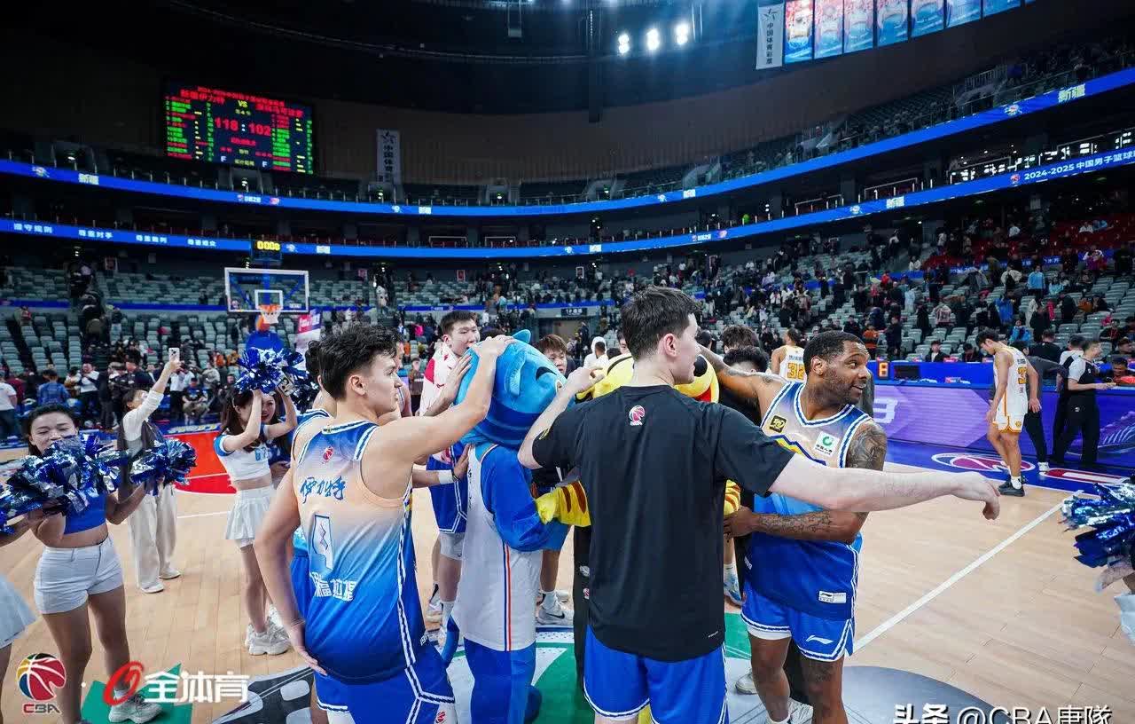 开云体育在线-包含新疆男篮与河南队大战，双方互不相让角逐激烈的词条