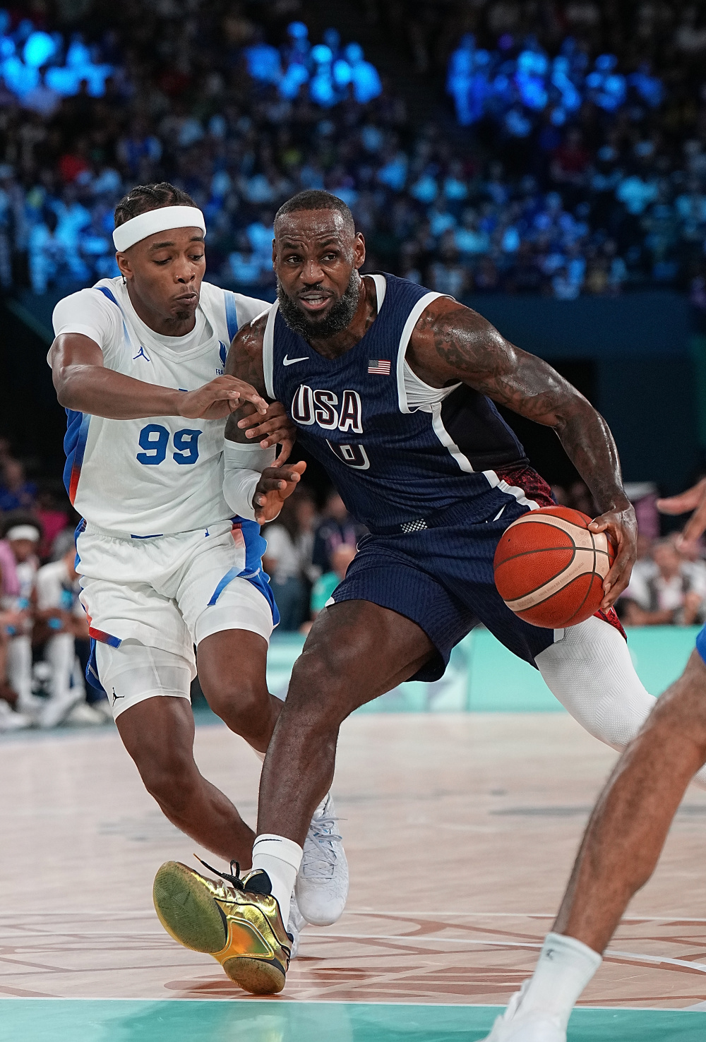 开云体育登录-美国篮球明星无惧秀场超高人气圈粉无数的简单介绍