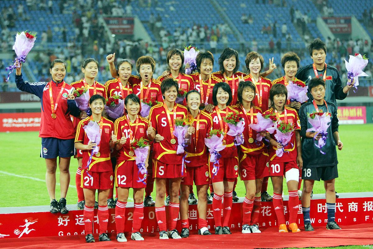 荷兰取得胜利，为晋级赛程铺平道路