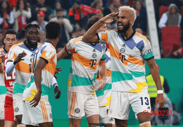 沙尔克胜霍芬海姆，实现三连胜