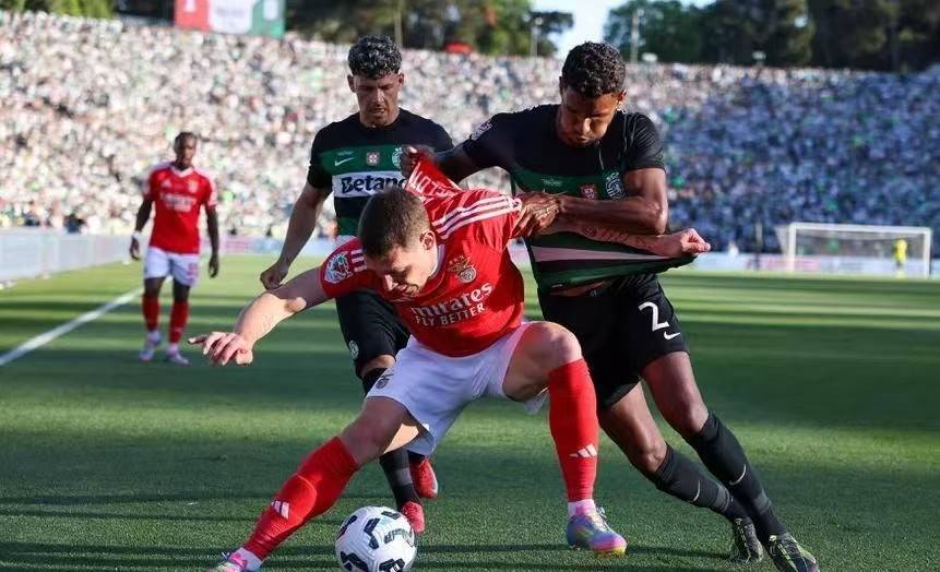 赛场激烈对决现场报道,神奇一幕连连发生 赛场激烈对决现场报道,神奇一幕连连发生