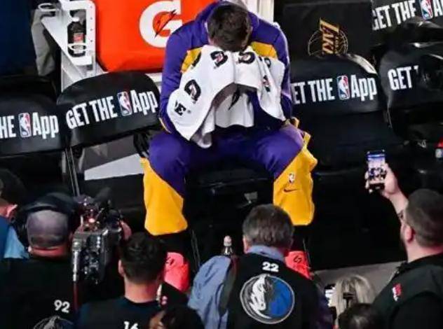 赛场激烈对决现场报道,神奇一幕连连发生 赛场激烈对决现场报道,神奇一幕连连发生