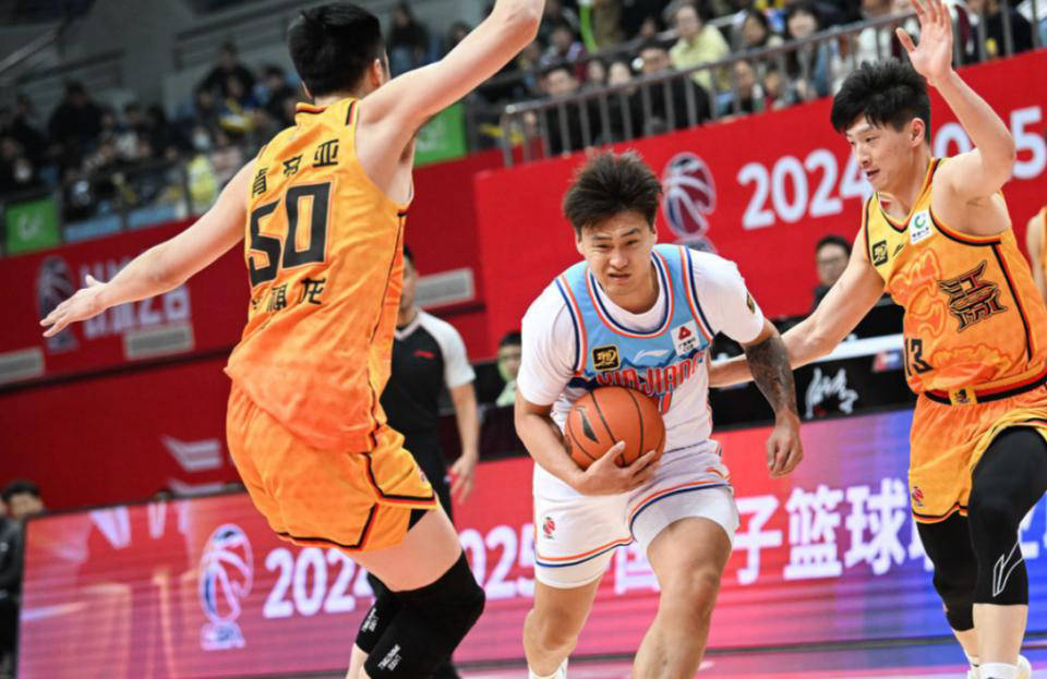 开云体育-江苏男篮险胜河南队，晋级季后赛