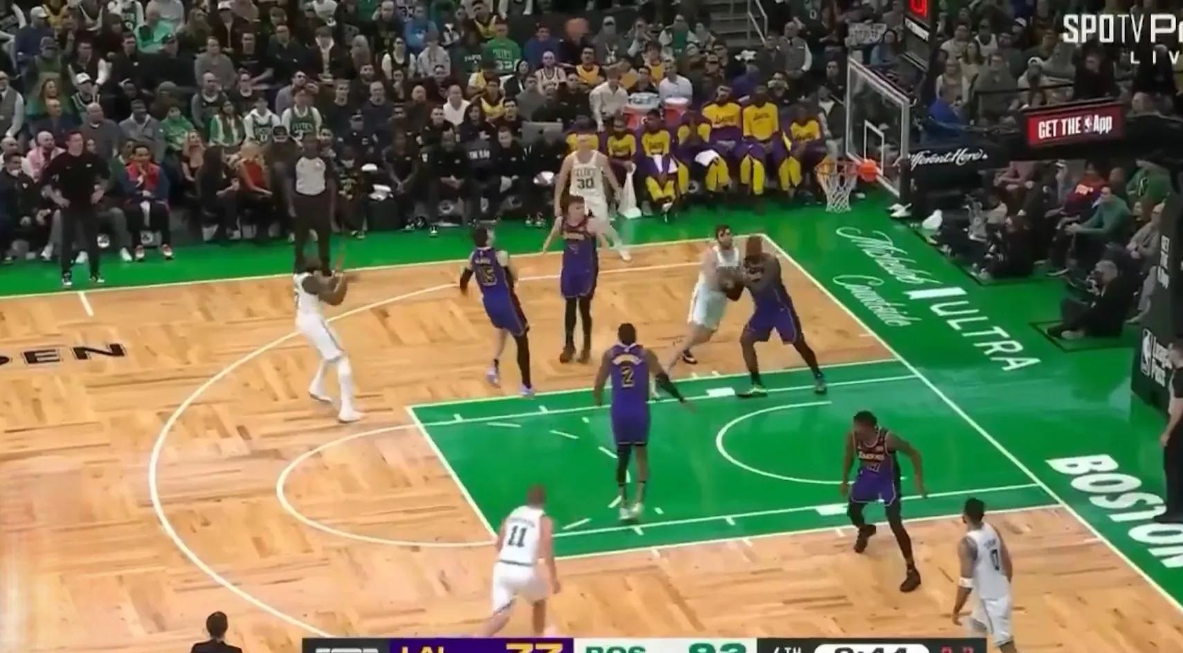 凯尔特人惨败活塞，厄文低迷送出失误