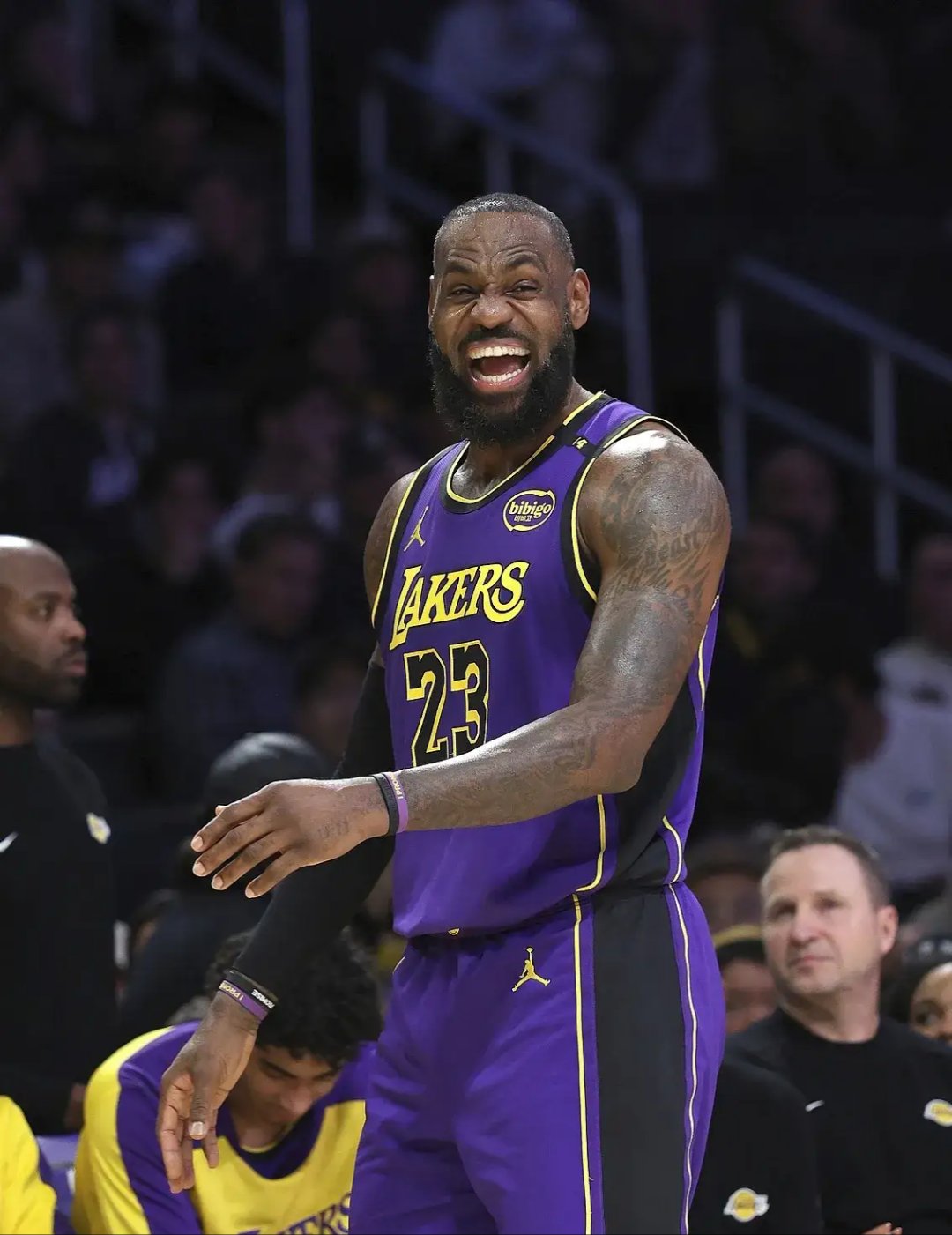 湖人再胜黄蜂！戴维斯狂砍29分创个人得分纪录