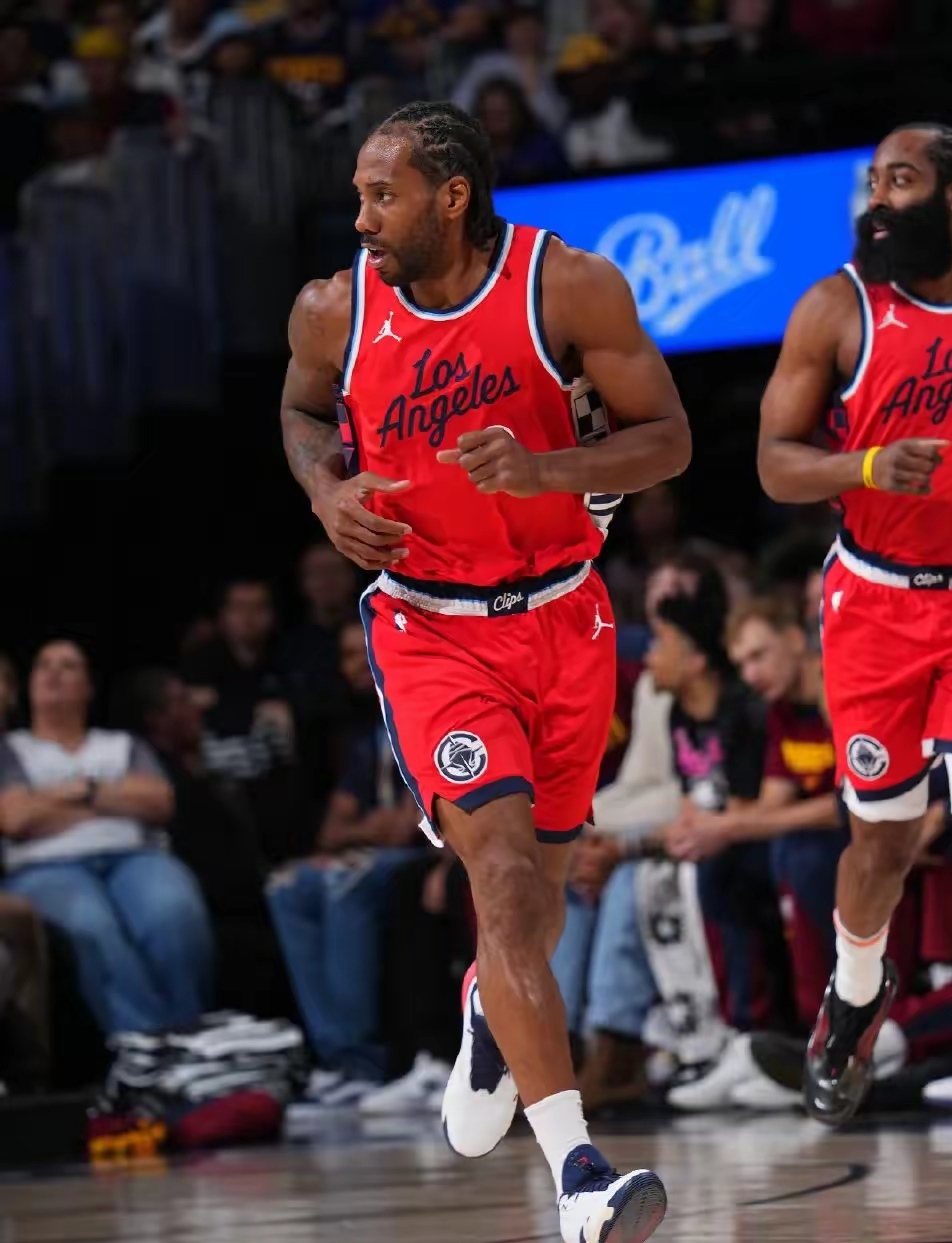 步行者客场击败老鹰,伦纳德砍下25+10 步行者客场击败老鹰,伦纳德砍下25+10