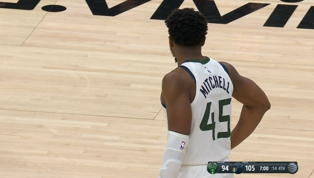 开云体育登录-犹他爵士胜雄鹿，米切尔32分高效