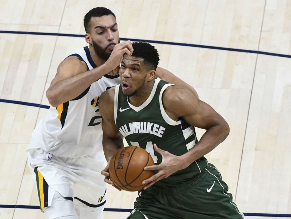 犹他爵士胜雄鹿,米切尔32分高效 犹他爵士胜雄鹿,米切尔32分高效