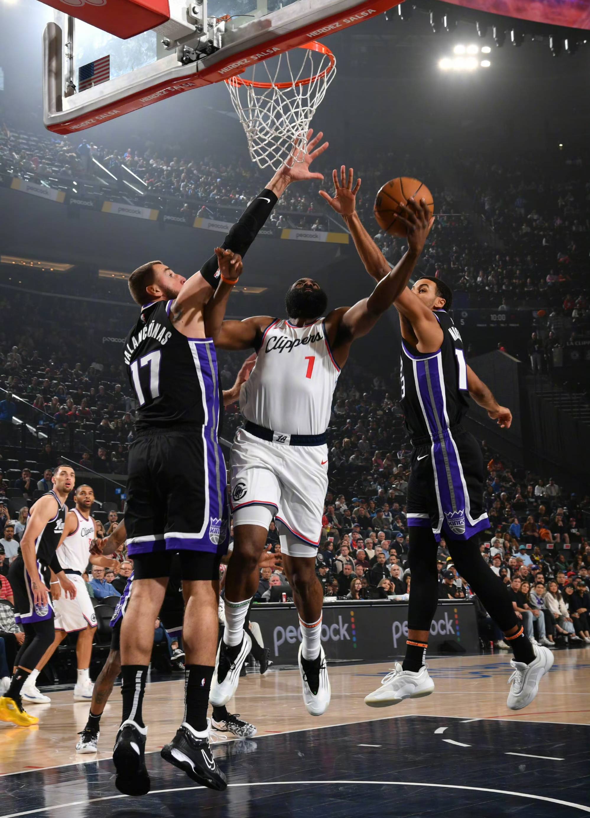 76人力克快船，豪取两连胜